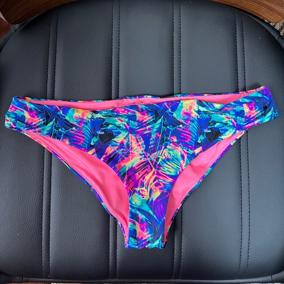 Cheeky Bottom - Picture 1 of 2